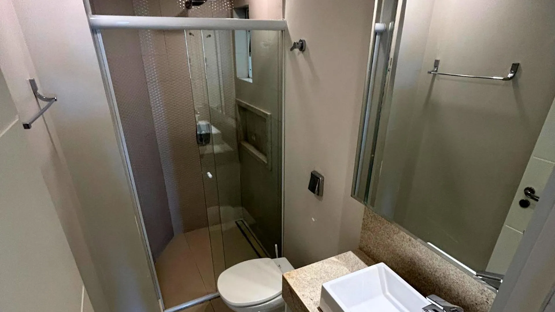 Lindo Apartamento Sobre A Avenida Principal Com Vista Mar Bombinhas Brasile