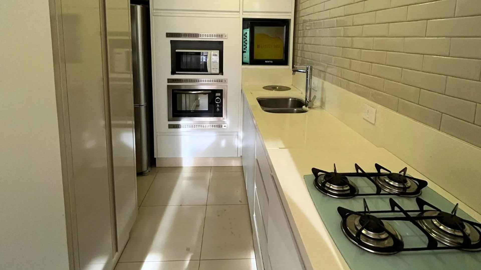 Lindo Apartamento Sobre A Avenida Principal Com Vista Mar Bombinhas