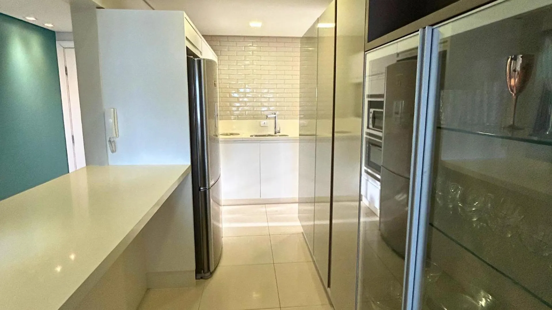 Lindo Apartamento Sobre A Avenida Principal Com Vista Mar Bombinhas