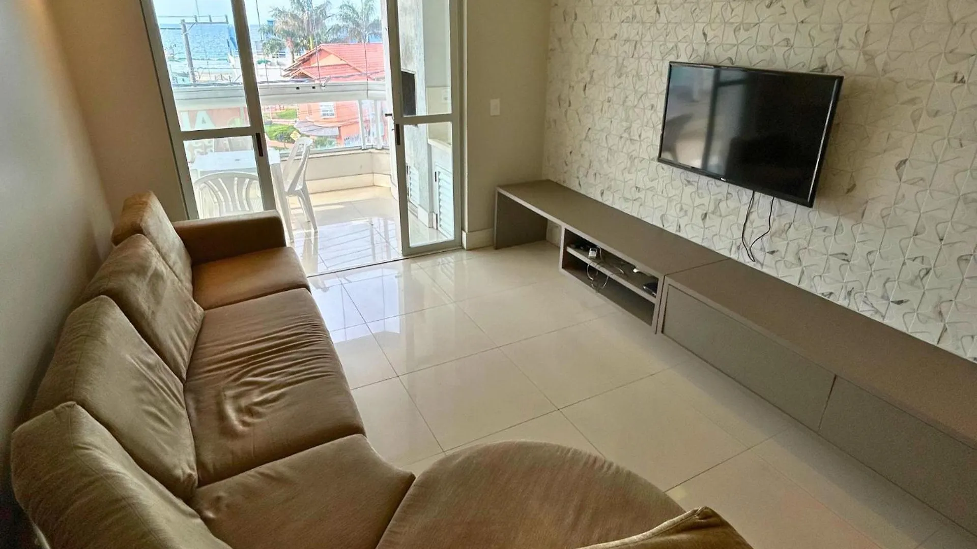 Appartamento Lindo Apartamento Sobre A Avenida Principal Com Vista Mar Bombinhas